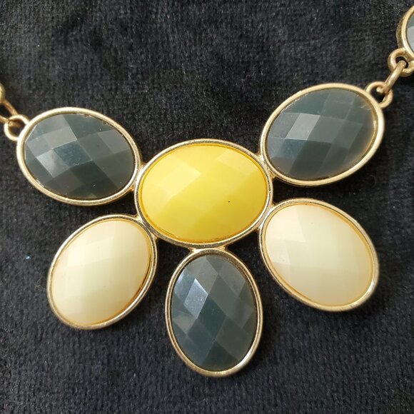 Women's Vintage Charming Charlie Ivory/Gray Tone Statement Necklace - Picture 6 of 9